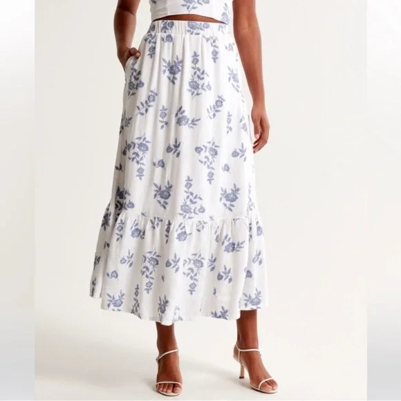 Abercrombie & Fitch Linen-Blend
Embroidered Tiered Maxi Skirt NWOT - Picture 3 of 9